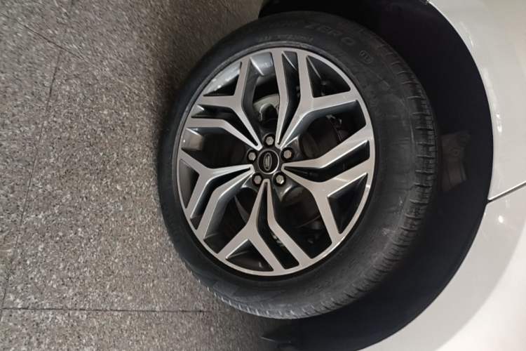 Used Land Rover Range Evoque New Energy 2022 Aurora L P300e Plug-in Hybrid Electric Version Right Rear Wheel Hub