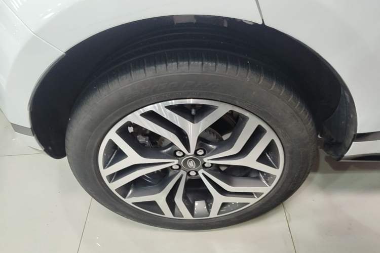 Used Land Rover Range Evoque New Energy 2022 Aurora L P300e Plug-in Hybrid Electric Version Right Rear Wheel Hub