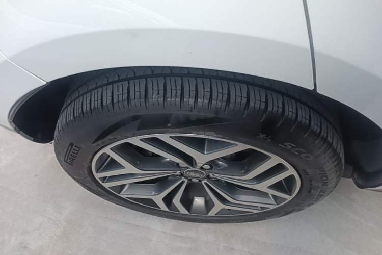 Used Land Rover Range Evoque New Energy 2022 Aurora L P300e Plug-in Hybrid Electric Version Right Rear Wheel Hub