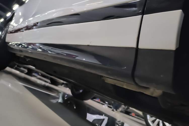 Used Land Rover Range Evoque New Energy 2022 Aurora L P300e Plug-in Hybrid Electric Version Right Side Sill