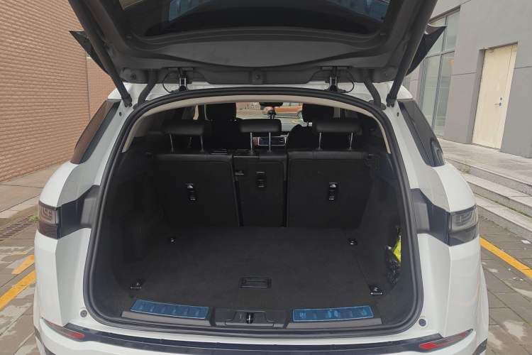 Used Land Rover Range Evoque New Energy 2022 Aurora L P300e Plug-in Hybrid Electric Version Trunk