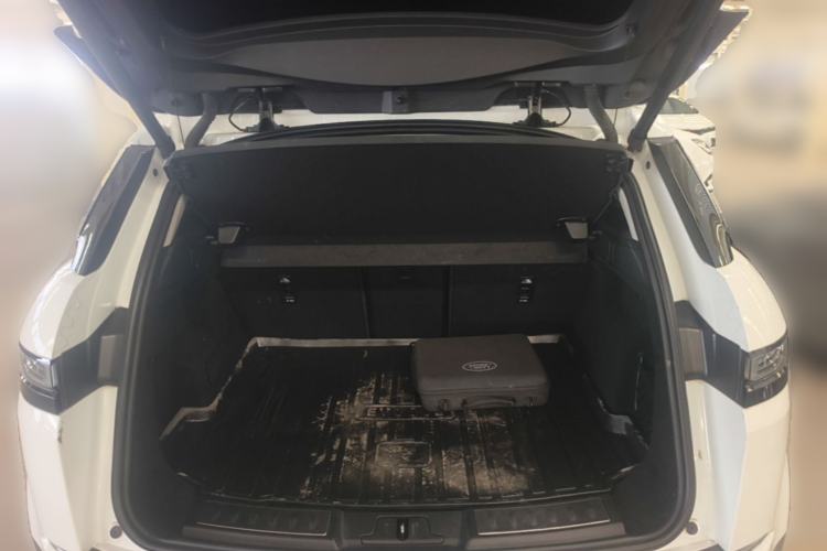 Used Land Rover Range Evoque New Energy 2022 Aurora L P300e Plug-in Hybrid Electric Version Trunk