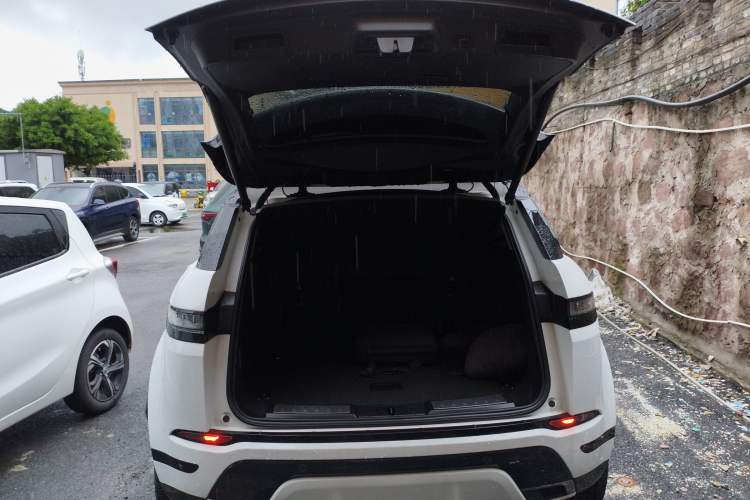 Used Land Rover Range Evoque New Energy 2022 Aurora L P300e Plug-in Hybrid Electric Version Trunk