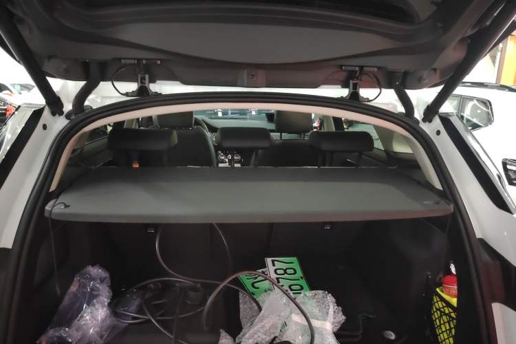 Used Land Rover Range Evoque New Energy 2022 Aurora L P300e Plug-in Hybrid Electric Version Trunk
