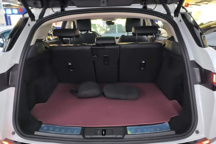 Used Land Rover Range Evoque New Energy 2022 Aurora L P300e Plug-in Hybrid Electric Version Trunk
