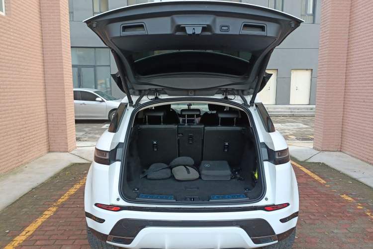 Used Land Rover Range Evoque New Energy 2022 Aurora L P300e Plug-in Hybrid Electric Version Trunk