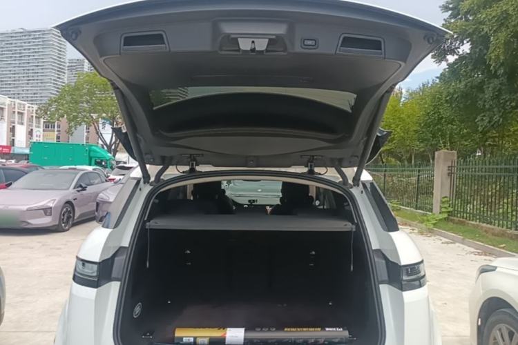Used Land Rover Range Evoque New Energy 2022 Aurora L P300e Plug-in Hybrid Electric Version Trunk