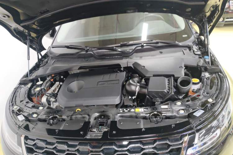 Used Land Rover Range Evoque New Energy 2023 Aurora L P300e Plug-in Hybrid Electric Version Engine Bay