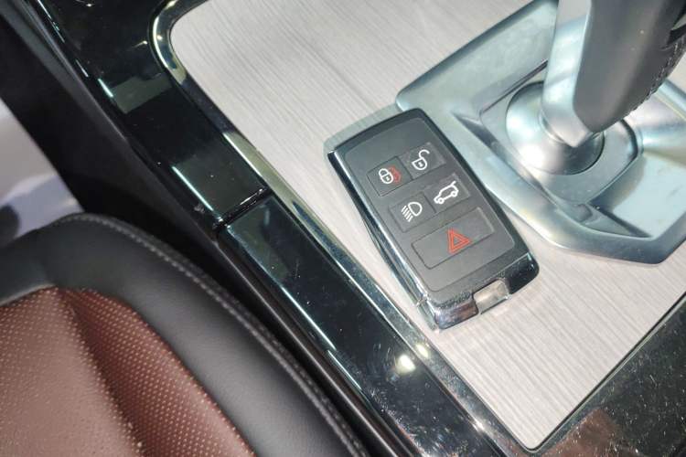 Used Land Rover Range Evoque New Energy 2023 Aurora L P300e Plug-in Hybrid Electric Version Interior 1