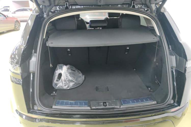 Used Land Rover Range Evoque New Energy 2023 Aurora L P300e Plug-in Hybrid Electric Version Trunk