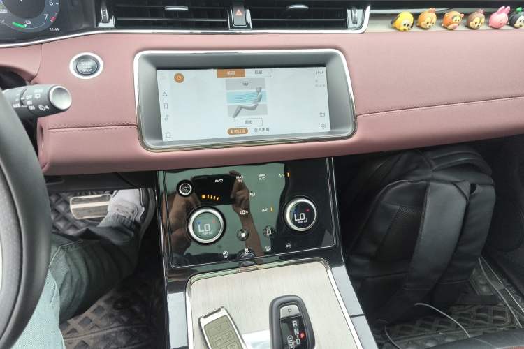 Used Land Rover Range Evoque New Energy 2023 Aurora L P300e Plug-in Hybrid Electric Version Audio And AC Panel