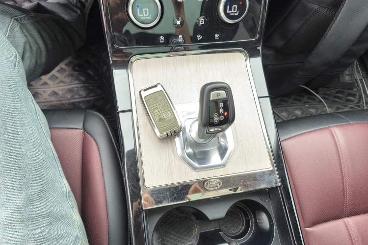 Used Land Rover Range Evoque New Energy 2023 Aurora L P300e Plug-in Hybrid Electric Version Gear Lever