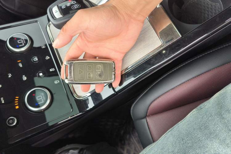 Used Land Rover Range Evoque New Energy 2023 Aurora L P300e Plug-in Hybrid Electric Version Interior 1