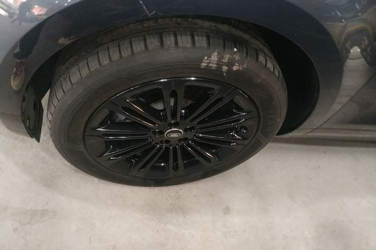 Used Land Rover Range Evoque New Energy 2023 Aurora L P300e Plug-in Hybrid Electric Version Left Front Wheel Hub