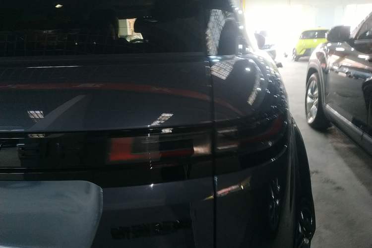 Used Land Rover Range Evoque New Energy 2023 Aurora L P300e Plug-in Hybrid Electric Version Right Rear Taillight