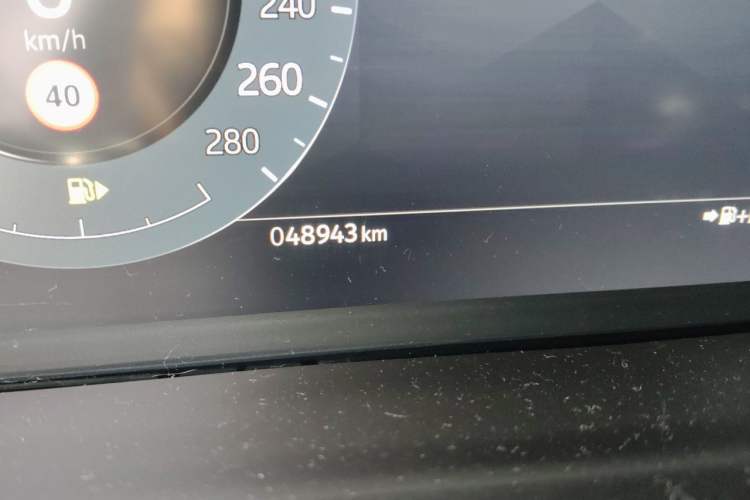 Used Land Rover Range Evoque New Energy 2023 Aurora L P300e Plug-in Hybrid Electric Version Odometer Close Up