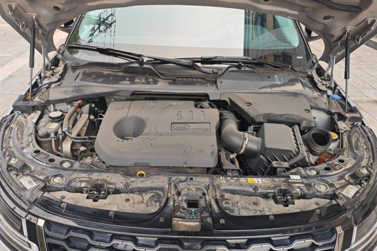 Used Land Rover Range Evoque New Energy 2023 Aurora L P300e Plug-in Hybrid Electric Version Engine Bay