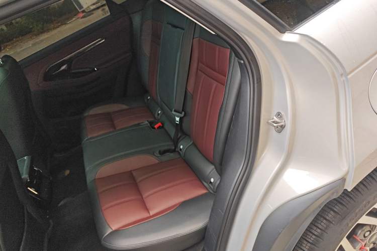 Used Land Rover Range Evoque New Energy 2023 Aurora L P300e Plug-in Hybrid Electric Version Left Rear Seat
