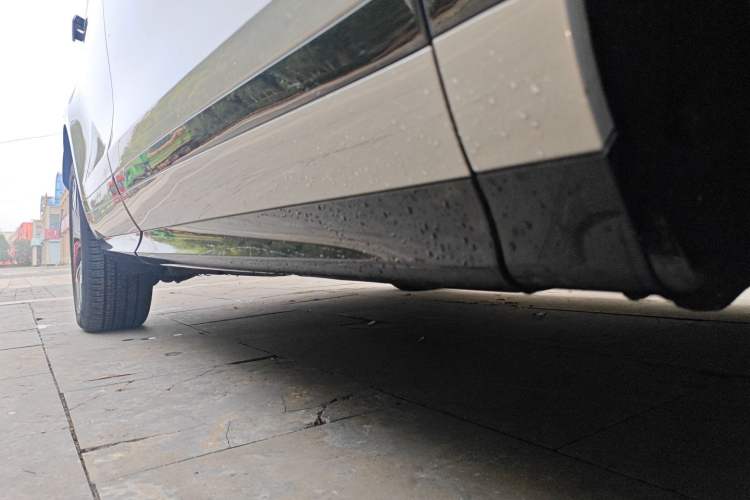 Used Land Rover Range Evoque New Energy 2023 Aurora L P300e Plug-in Hybrid Electric Version Right Side Sill