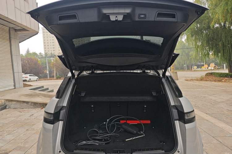 Used Land Rover Range Evoque New Energy 2023 Aurora L P300e Plug-in Hybrid Electric Version Trunk