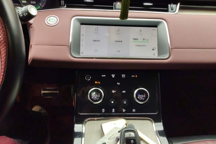 Used Land Rover Range Evoque New Energy 2023 Aurora L P300e Plug-in Hybrid Electric Version Audio And AC Panel