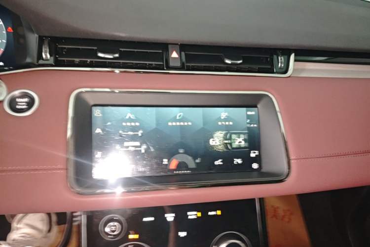 Used Land Rover Range Evoque New Energy 2023 Aurora L P300e Plug-in Hybrid Electric Version Audio And AC Panel