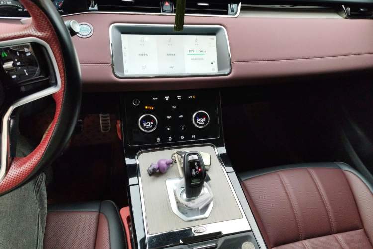 Used Land Rover Range Evoque New Energy 2023 Aurora L P300e Plug-in Hybrid Electric Version Audio And AC Panel