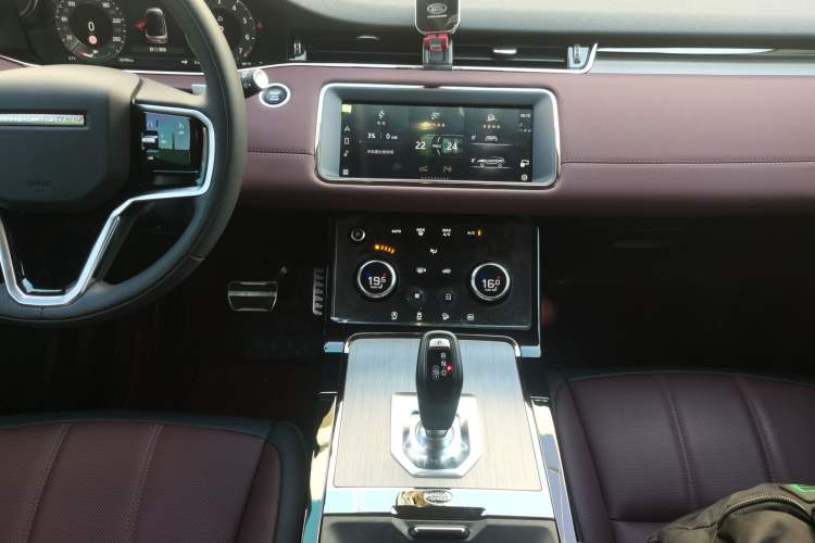 Used Land Rover Range Evoque New Energy 2023 Aurora L P300e Plug-in Hybrid Electric Version Audio And AC Panel