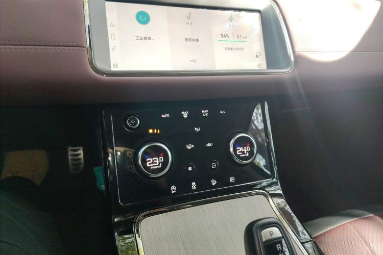 Used Land Rover Range Evoque New Energy 2023 Aurora L P300e Plug-in Hybrid Electric Version Audio And AC Panel