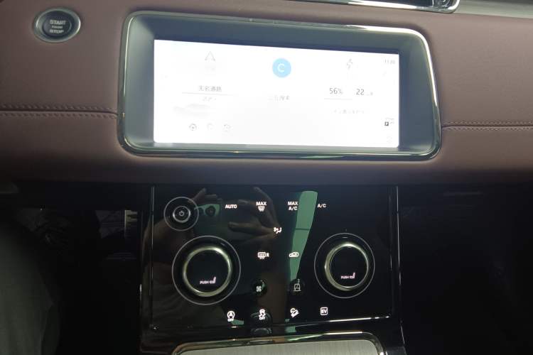 Used Land Rover Range Evoque New Energy 2023 Aurora L P300e Plug-in Hybrid Electric Version Audio And AC Panel