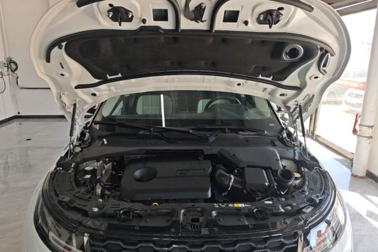 Used Land Rover Range Evoque New Energy 2023 Aurora L P300e Plug-in Hybrid Electric Version Engine Bay