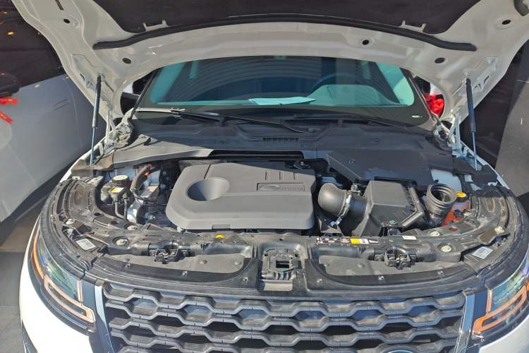 Used Land Rover Range Evoque New Energy 2023 Aurora L P300e Plug-in Hybrid Electric Version Engine Bay
