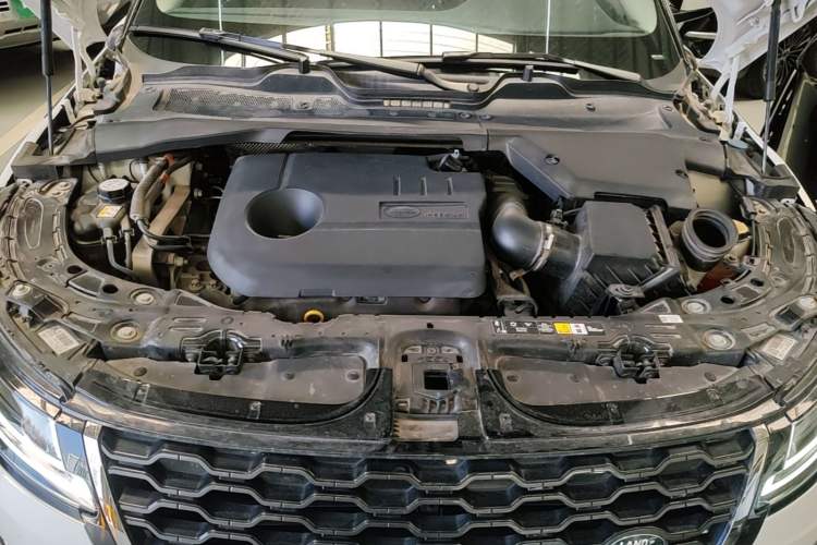 Used Land Rover Range Evoque New Energy 2023 Aurora L P300e Plug-in Hybrid Electric Version Engine Bay