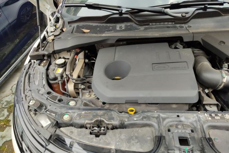 Used Land Rover Range Evoque New Energy 2023 Aurora L P300e Plug-in Hybrid Electric Version Engine Bay Right