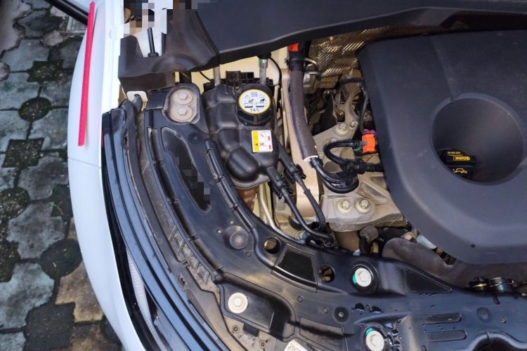 Used Land Rover Range Evoque New Energy 2023 Aurora L P300e Plug-in Hybrid Electric Version Engine Bay Right