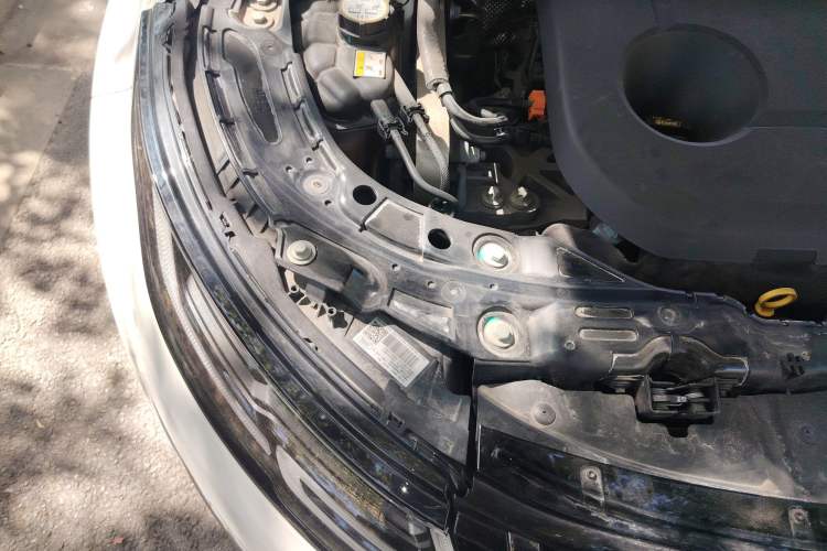 Used Land Rover Range Evoque New Energy 2023 Aurora L P300e Plug-in Hybrid Electric Version Engine Bay Right