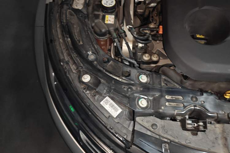 Used Land Rover Range Evoque New Energy 2023 Aurora L P300e Plug-in Hybrid Electric Version Engine Bay Right