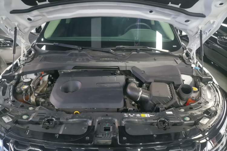 Used Land Rover Range Evoque New Energy 2023 Aurora L P300e Plug-in Hybrid Electric Version Engine Bay