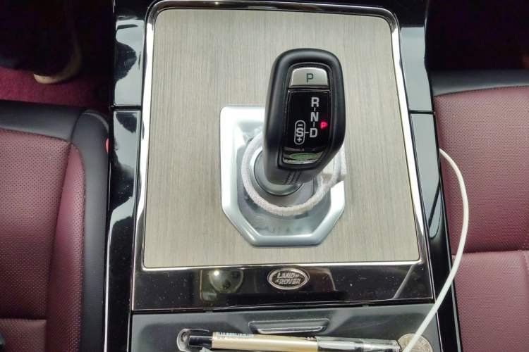Used Land Rover Range Evoque New Energy 2023 Aurora L P300e Plug-in Hybrid Electric Version Gear Lever