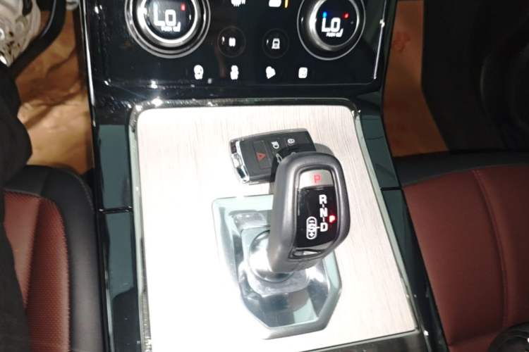 Used Land Rover Range Evoque New Energy 2023 Aurora L P300e Plug-in Hybrid Electric Version Gear Lever