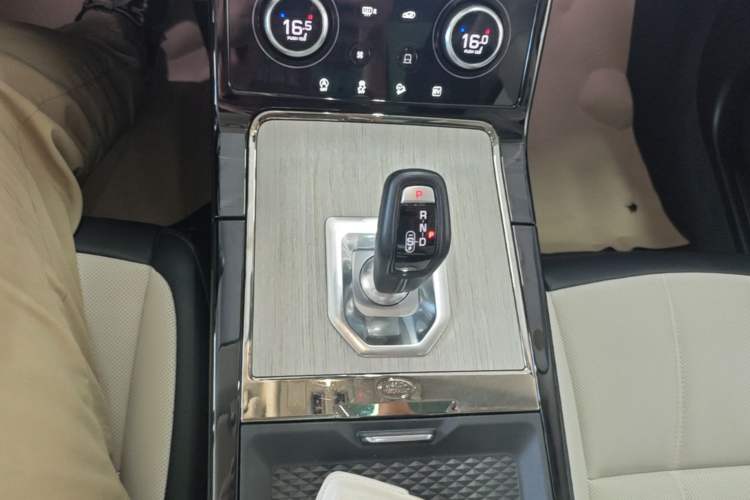 Used Land Rover Range Evoque New Energy 2023 Aurora L P300e Plug-in Hybrid Electric Version Gear Lever