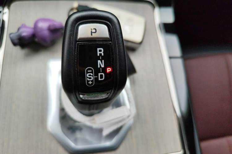 Used Land Rover Range Evoque New Energy 2023 Aurora L P300e Plug-in Hybrid Electric Version Gear Lever