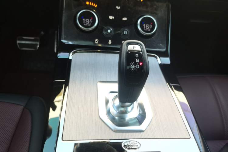 Used Land Rover Range Evoque New Energy 2023 Aurora L P300e Plug-in Hybrid Electric Version Gear Lever