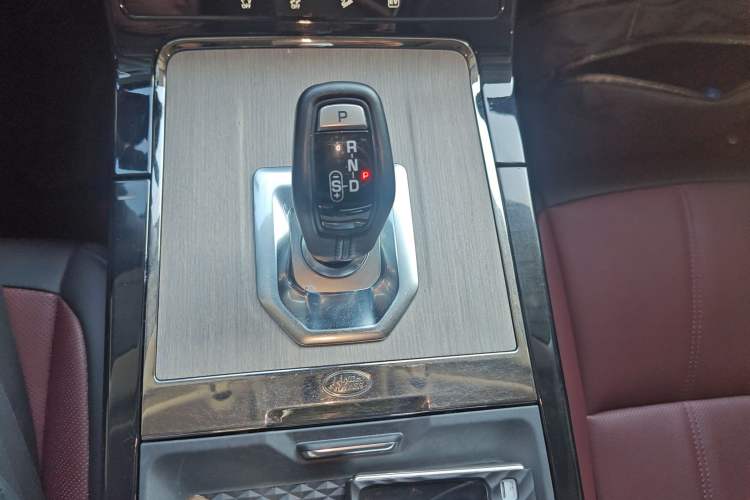 Used Land Rover Range Evoque New Energy 2023 Aurora L P300e Plug-in Hybrid Electric Version Gear Lever