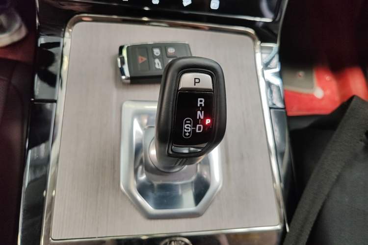 Used Land Rover Range Evoque New Energy 2023 Aurora L P300e Plug-in Hybrid Electric Version Gear Lever
