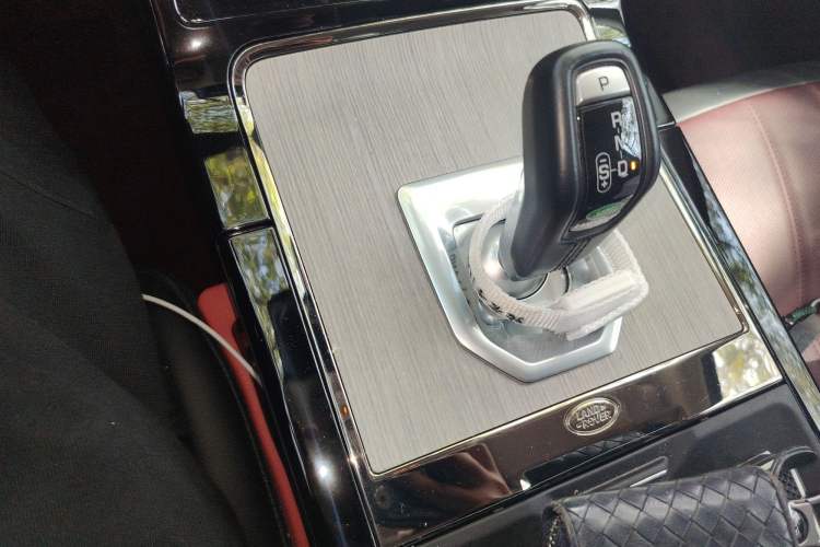 Used Land Rover Range Evoque New Energy 2023 Aurora L P300e Plug-in Hybrid Electric Version Gear Lever