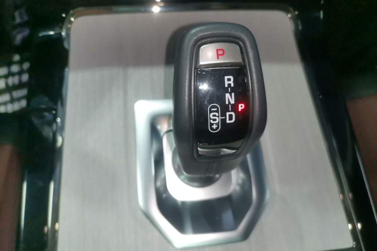 Used Land Rover Range Evoque New Energy 2023 Aurora L P300e Plug-in Hybrid Electric Version Gear Lever