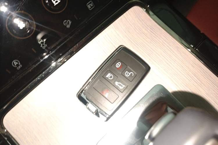 Used Land Rover Range Evoque New Energy 2023 Aurora L P300e Plug-in Hybrid Electric Version Interior 1