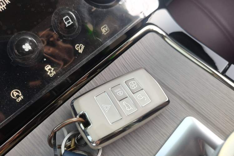 Used Land Rover Range Evoque New Energy 2023 Aurora L P300e Plug-in Hybrid Electric Version Interior 1