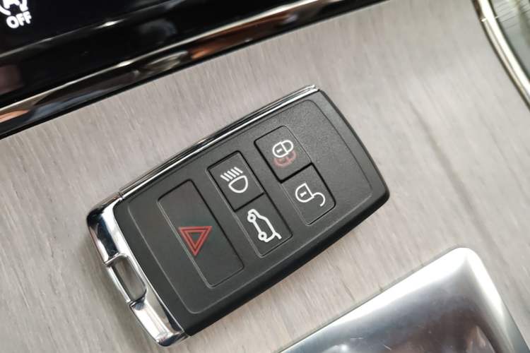 Used Land Rover Range Evoque New Energy 2023 Aurora L P300e Plug-in Hybrid Electric Version Interior 1
